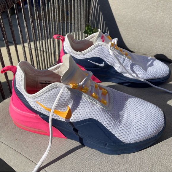 Nike AirMax Motion 2 - gently used size 8.5 - Picture 2 of 7